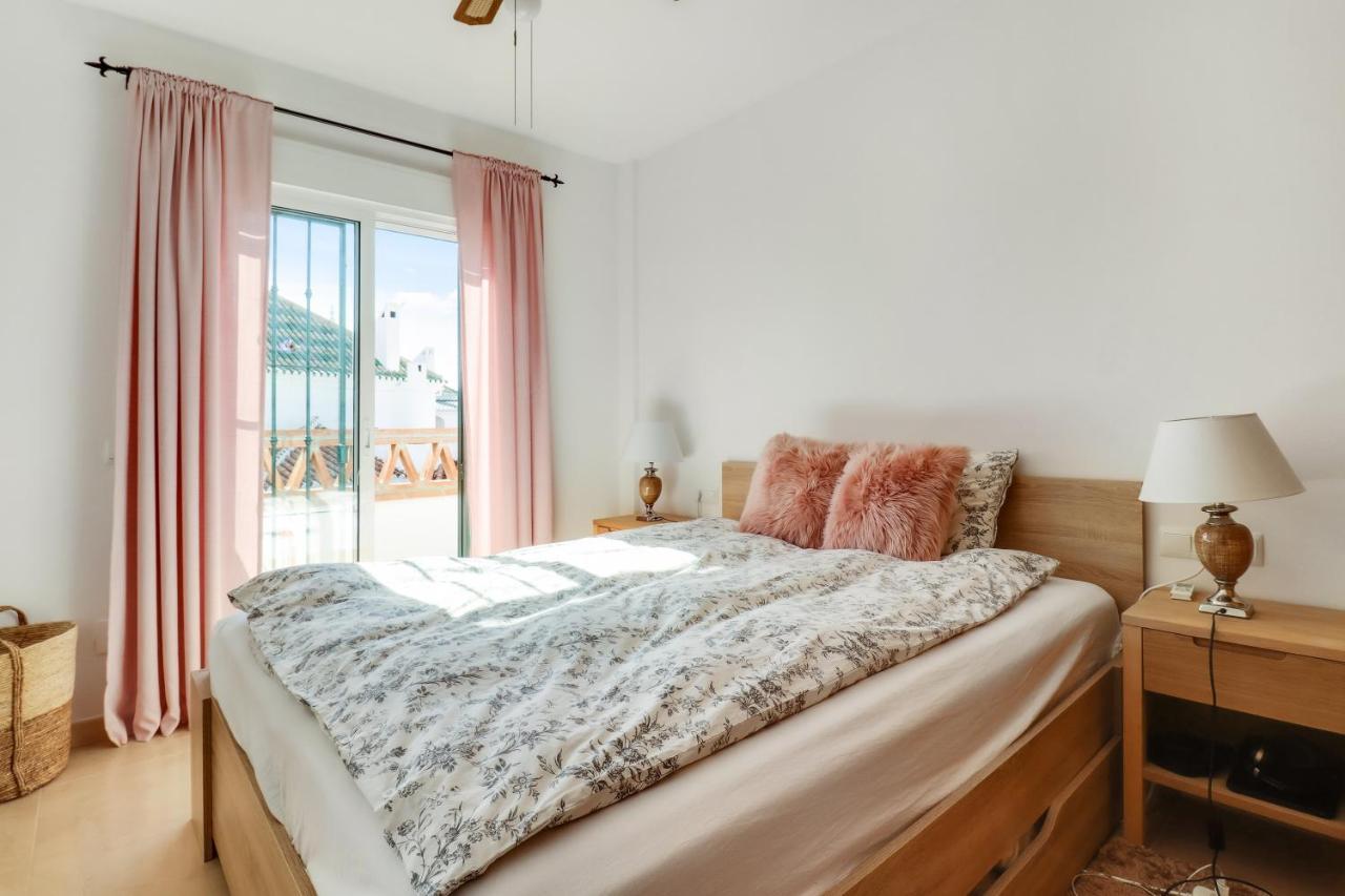 Appartamento Apt Nerja Chimenea With Ocean View, A/C, & Fiber Esterno foto